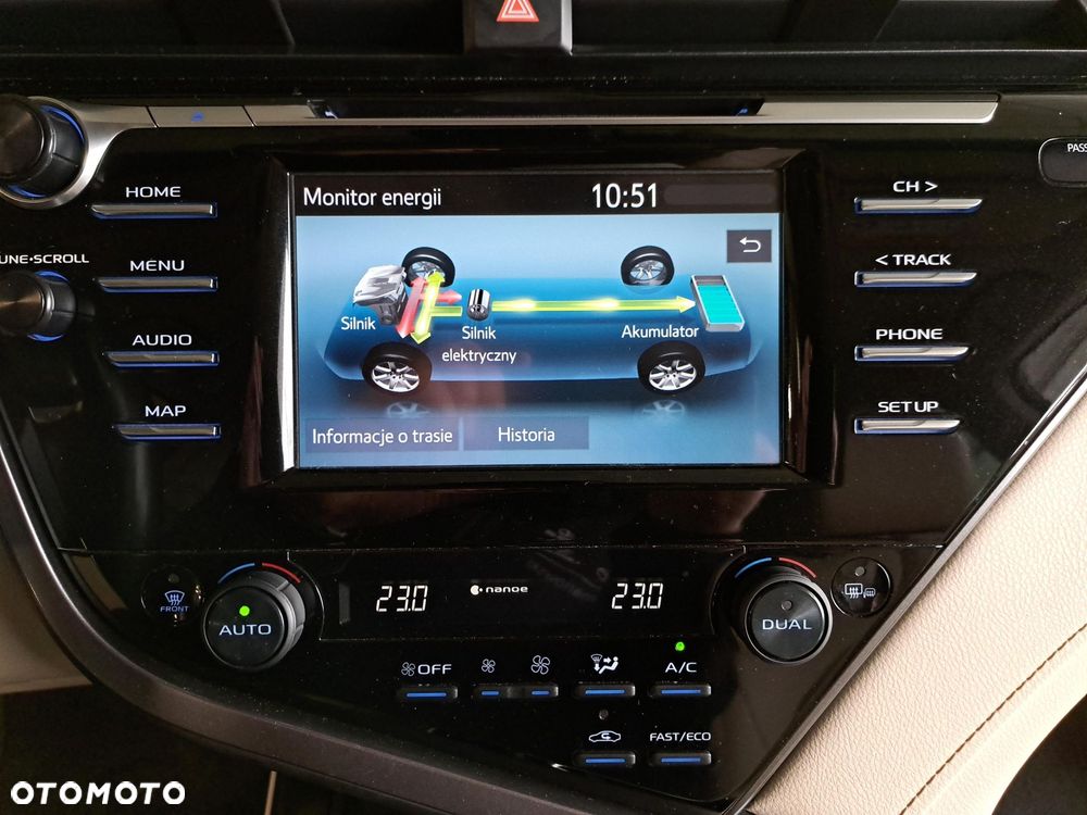 Toyota Camry 2.5 Hybrid Comfort CVT - 24