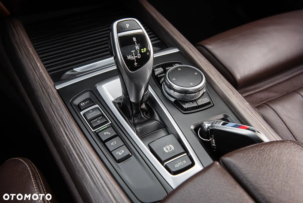 BMW X5 xDrive50i Sport-Aut - 29