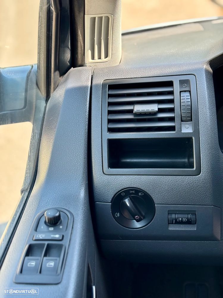 VW Caravelle 2.5 TDi Extra AC 9L - 7