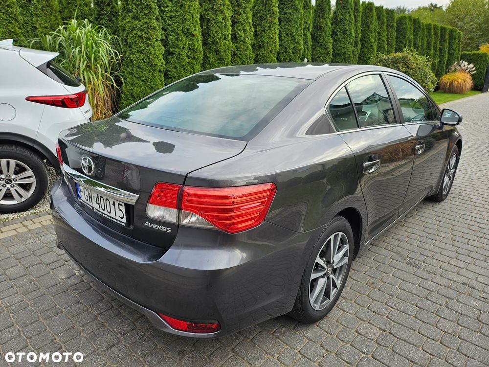 Toyota Avensis 1.6 Life - 6