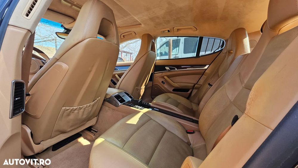 Porsche Panamera - 12