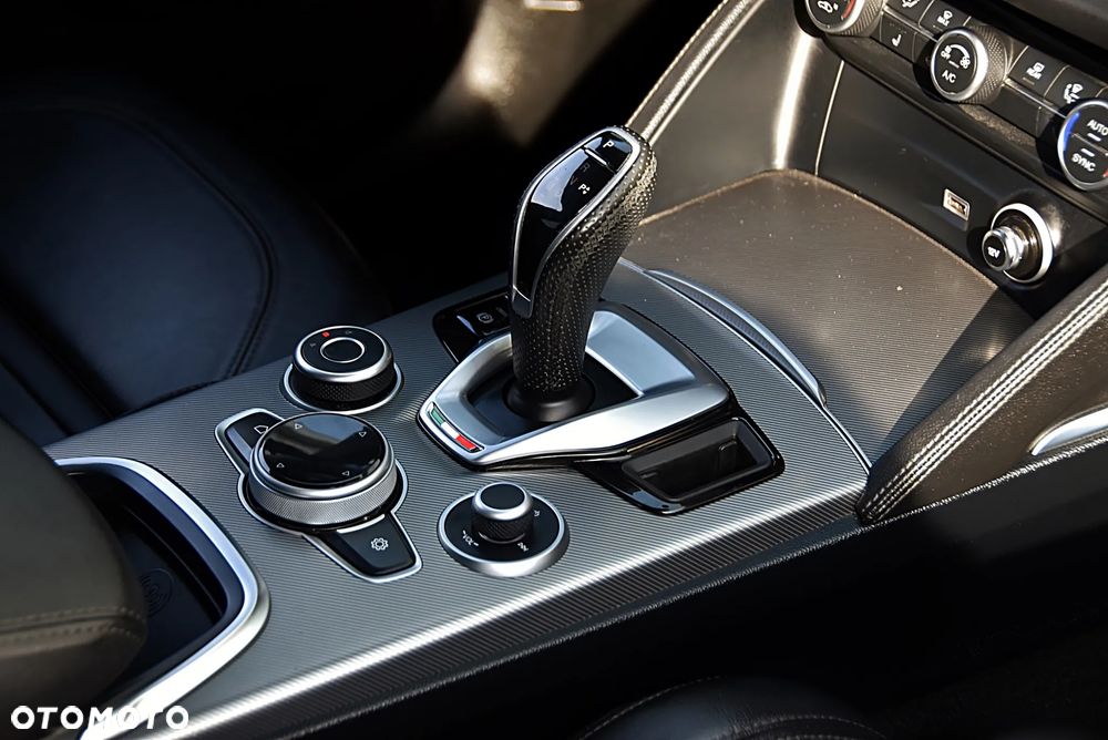 Alfa Romeo Stelvio 2.0 Turbo Veloce Q4 - 35