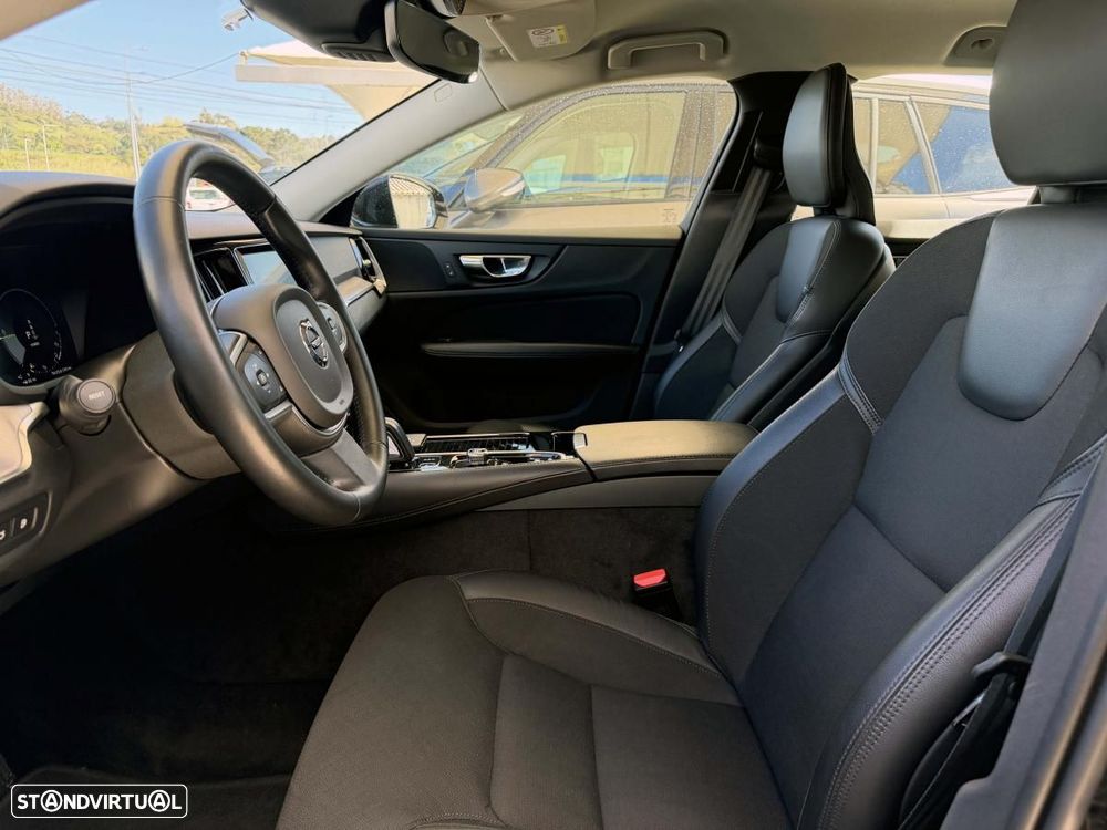 Volvo V60 2.0 T8 AWD TE Momentum Plus - 12