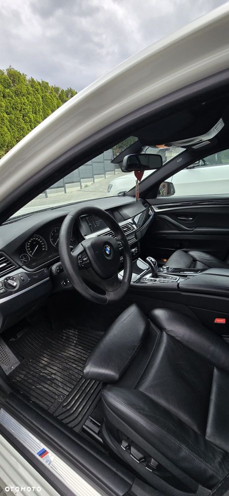 BMW Seria 5 525d xDrive - 10