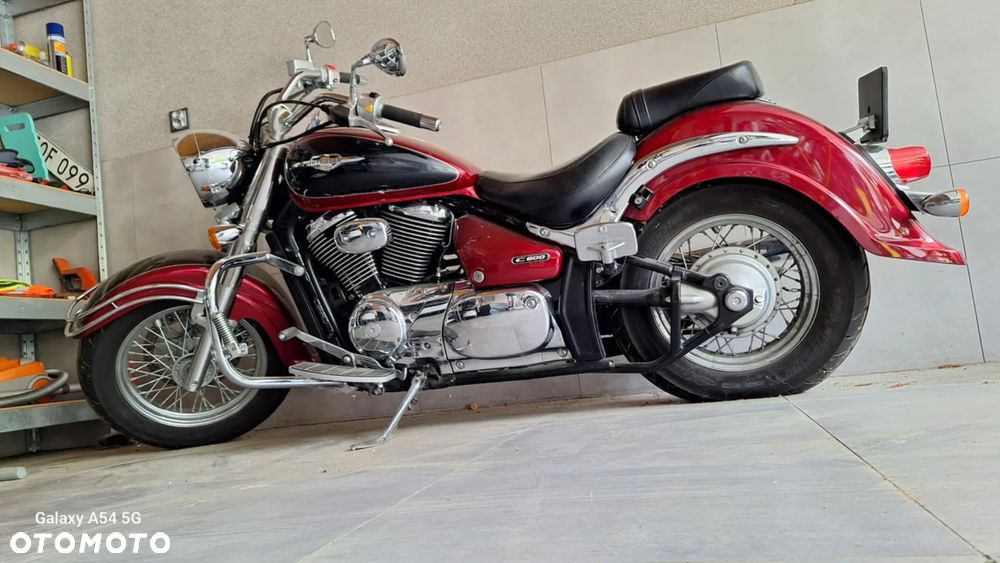 Suzuki Intruder - 1