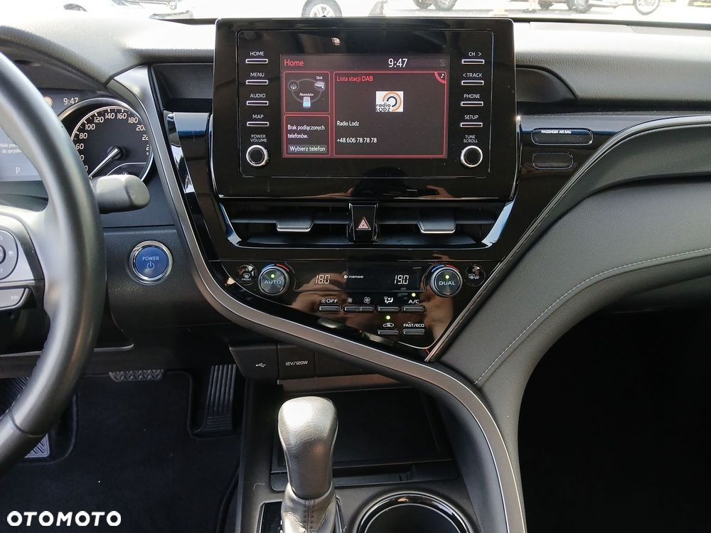 Toyota Camry 2.5 Hybrid Comfort CVT - 28