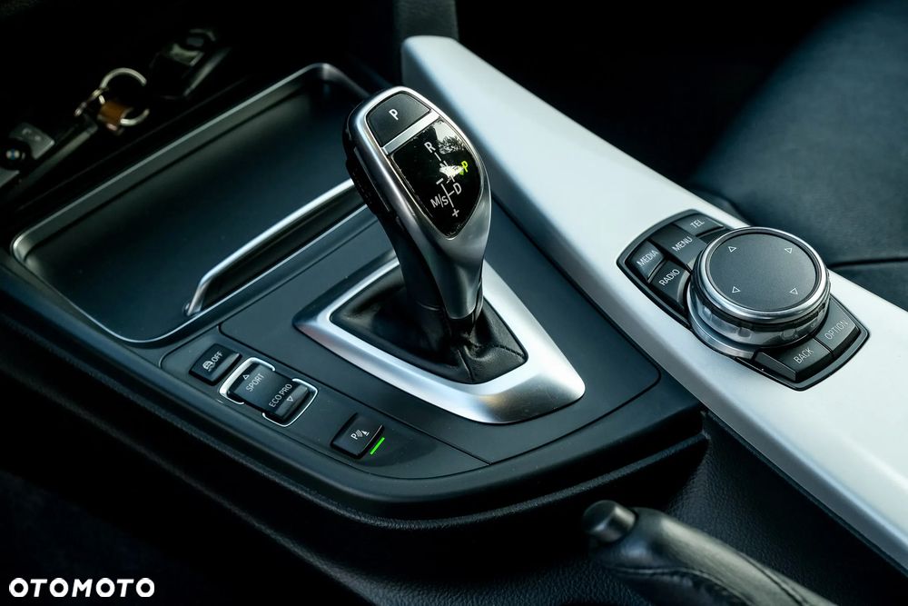 BMW Seria 3 320d Sport Line - 18