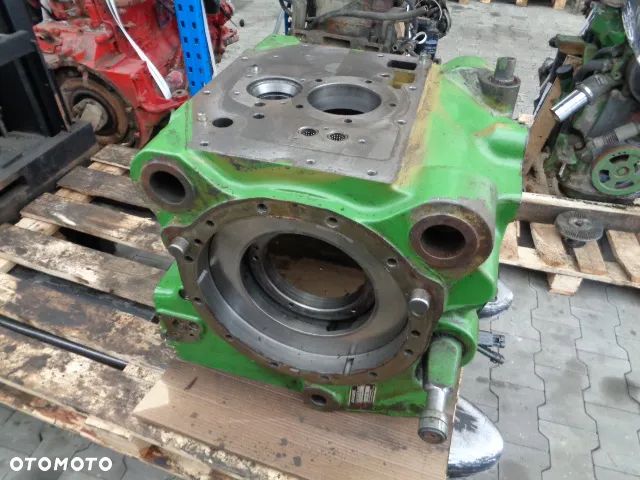 Obudowa tylnego mostu John Deere 6100 - 1