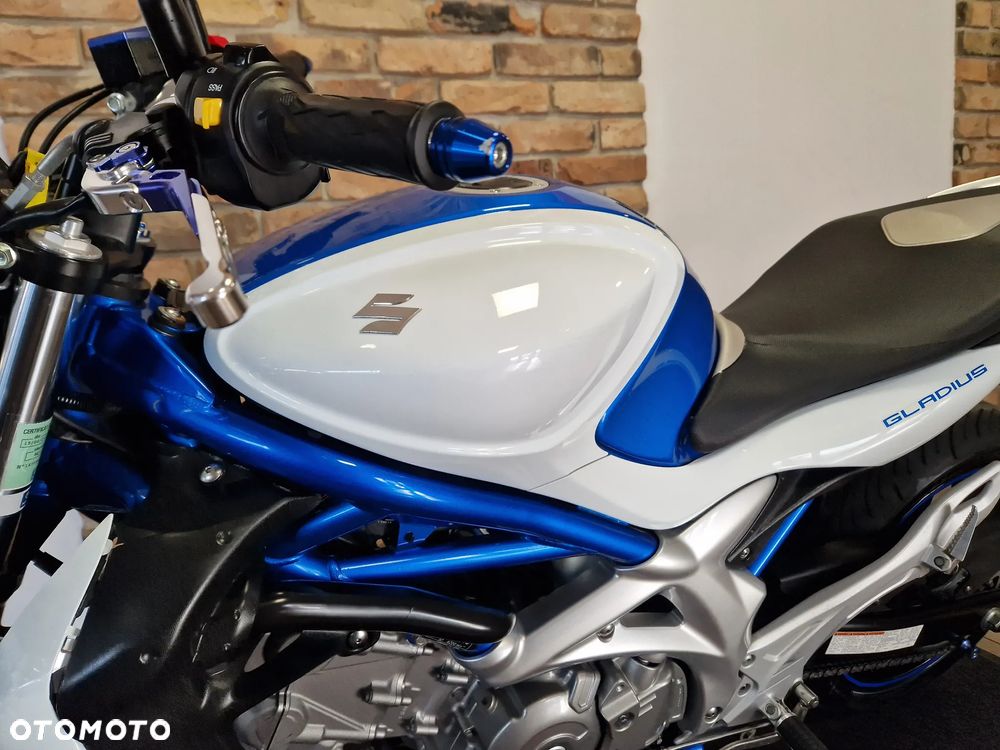 Suzuki Gladius - 35