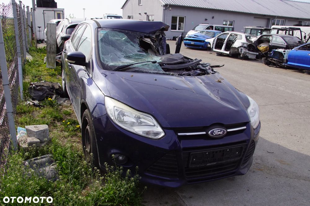 Auto na części - Ford Focus MK3 2.0 TDCI 140 KM UFDB MMT6 DYB 2011R Silnik Skrzynia Drzwi Błotnik Klapa Zderzak Lampa Klamka Szyba Lusterko Deska Kokpit Sterownik Moduł Czujnik Licznik Wyświetlacz Panel Kierownica - 8