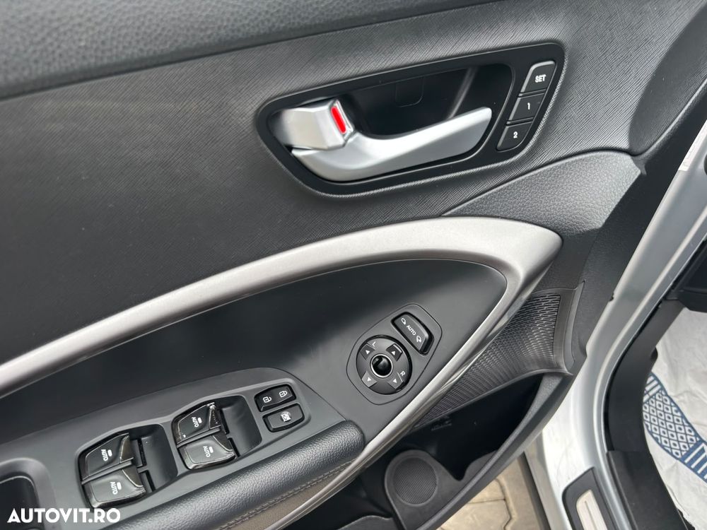 Hyundai Grand Santa Fe - 18