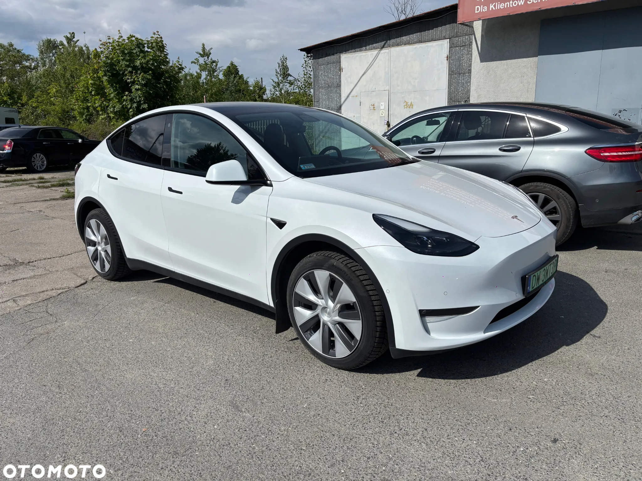 Tesla Y Long Range AWD - 23