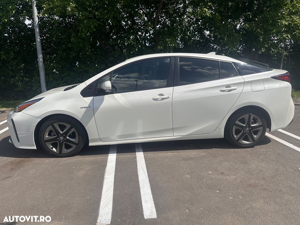 Toyota Prius Hybrid Executive - 2