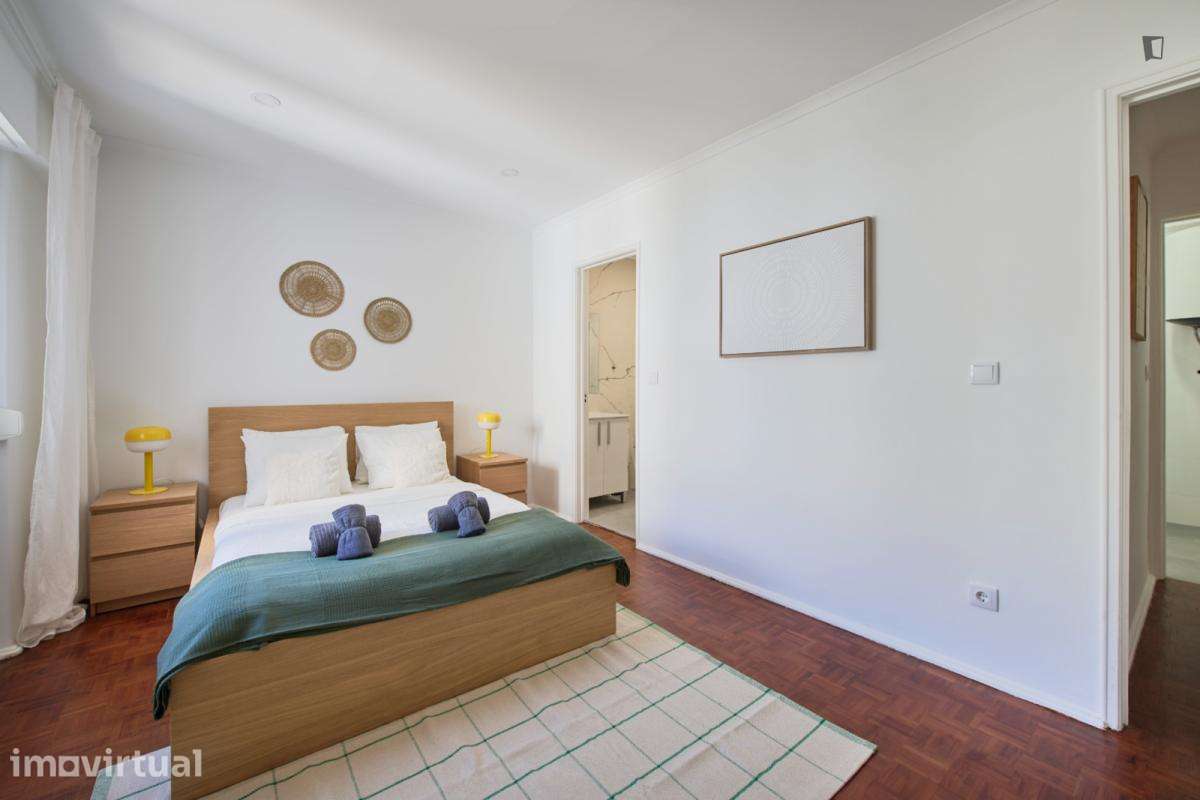 Quarto - localizado em Benfica Lisbon - Grande imagem: 4/40
