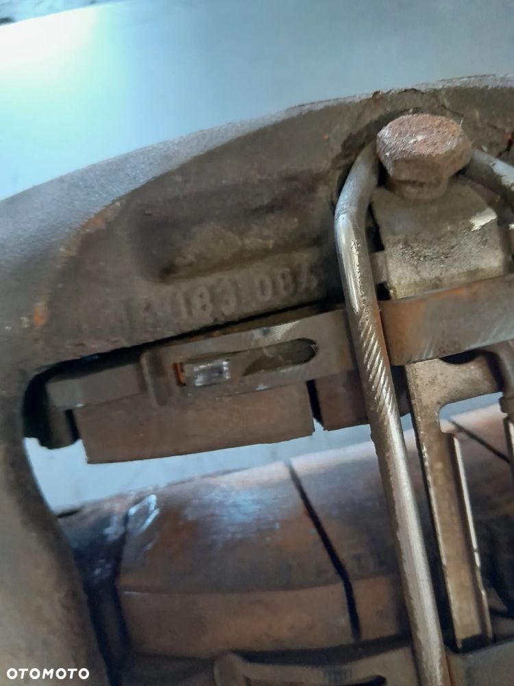 ZACISK HAMULCOWY PRZÓD PRZEDNI PRAWY LEWY DAF LF EURO 6 17.5 - 4