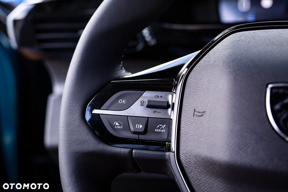 Peugeot 408 HYBRID 145 e-DSC6 Allure - 22