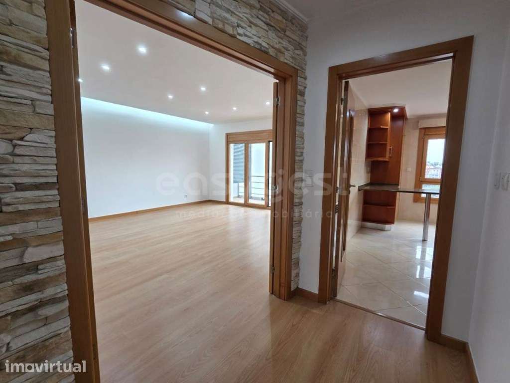 Apartamento T3 - Colinas do Cruzeiro - 4 Parqueamentos - Grande imagem: 4/17