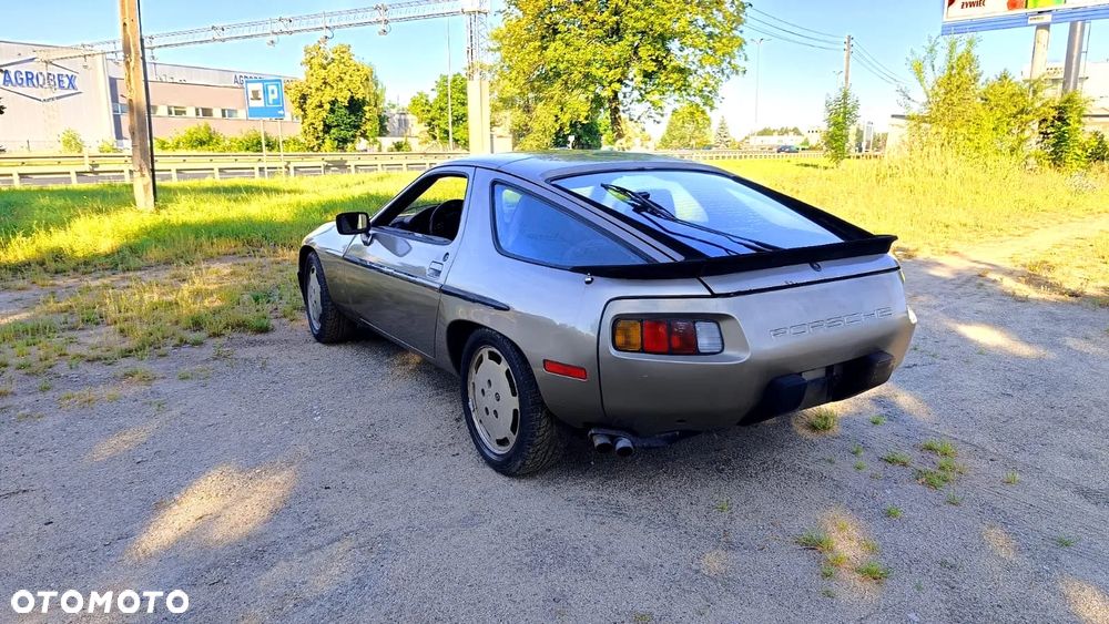 Porsche 928 - 9