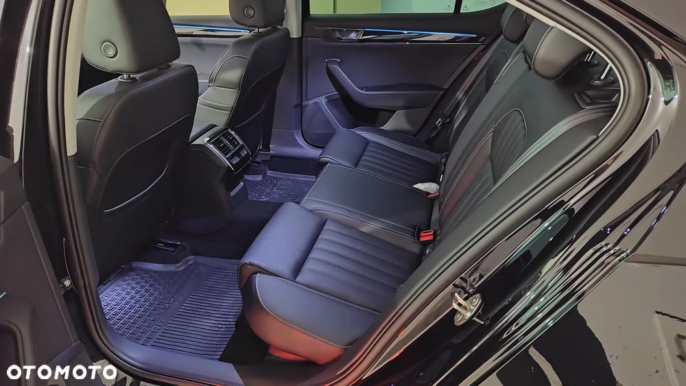 Skoda Superb 2.0 TSI 4x4 L&K DSG - 9