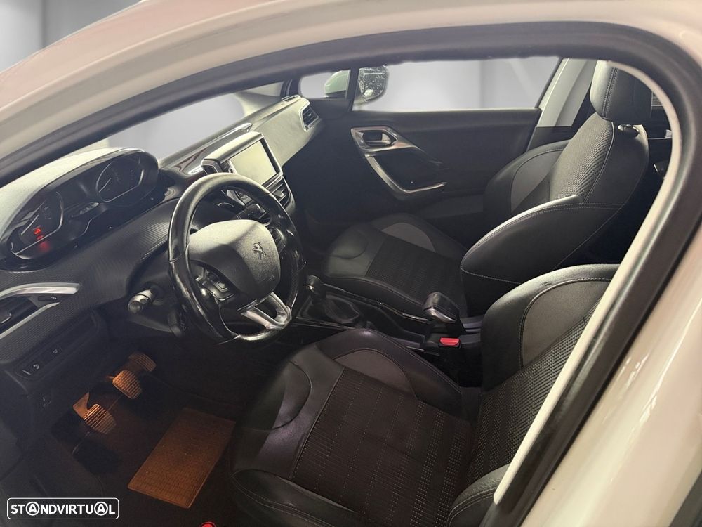 Peugeot 2008 1.2 PureTech Allure - 5