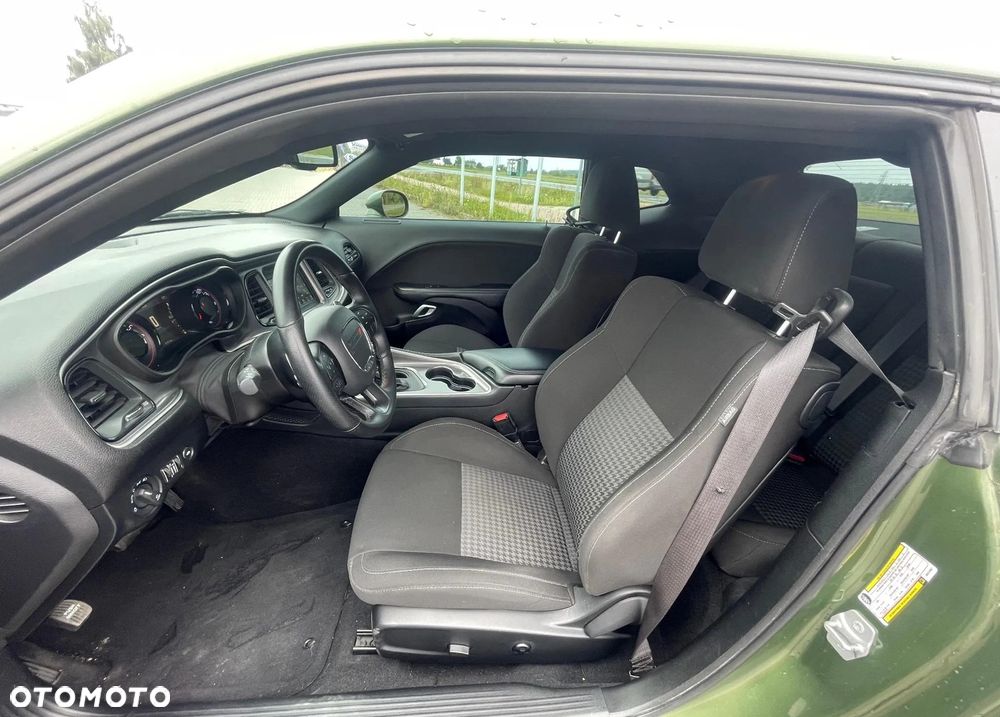 Dodge Challenger - 11