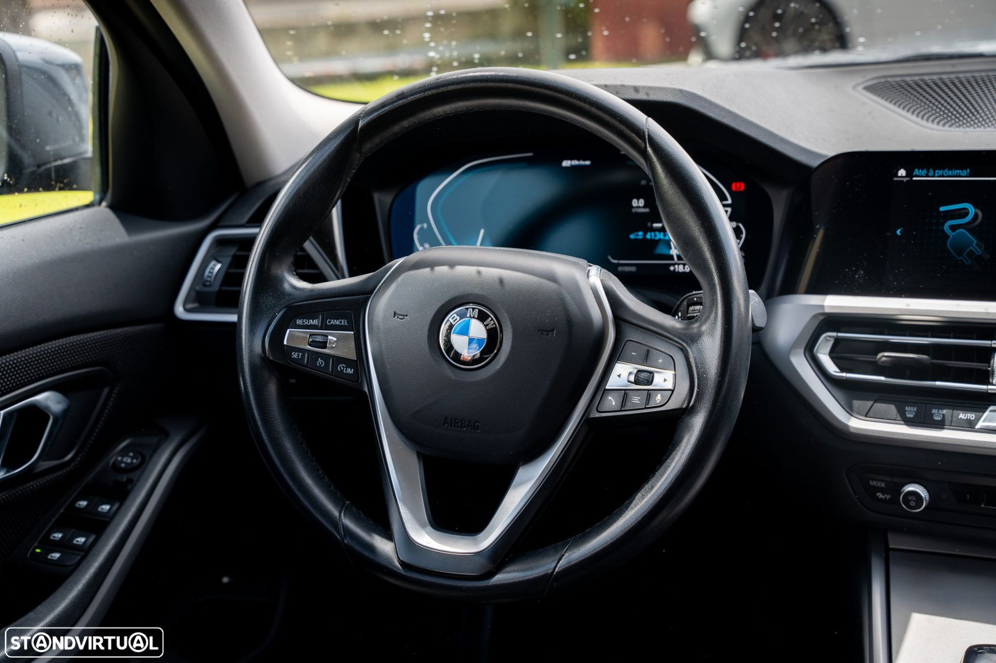 BMW 330 e iPerformance - 12