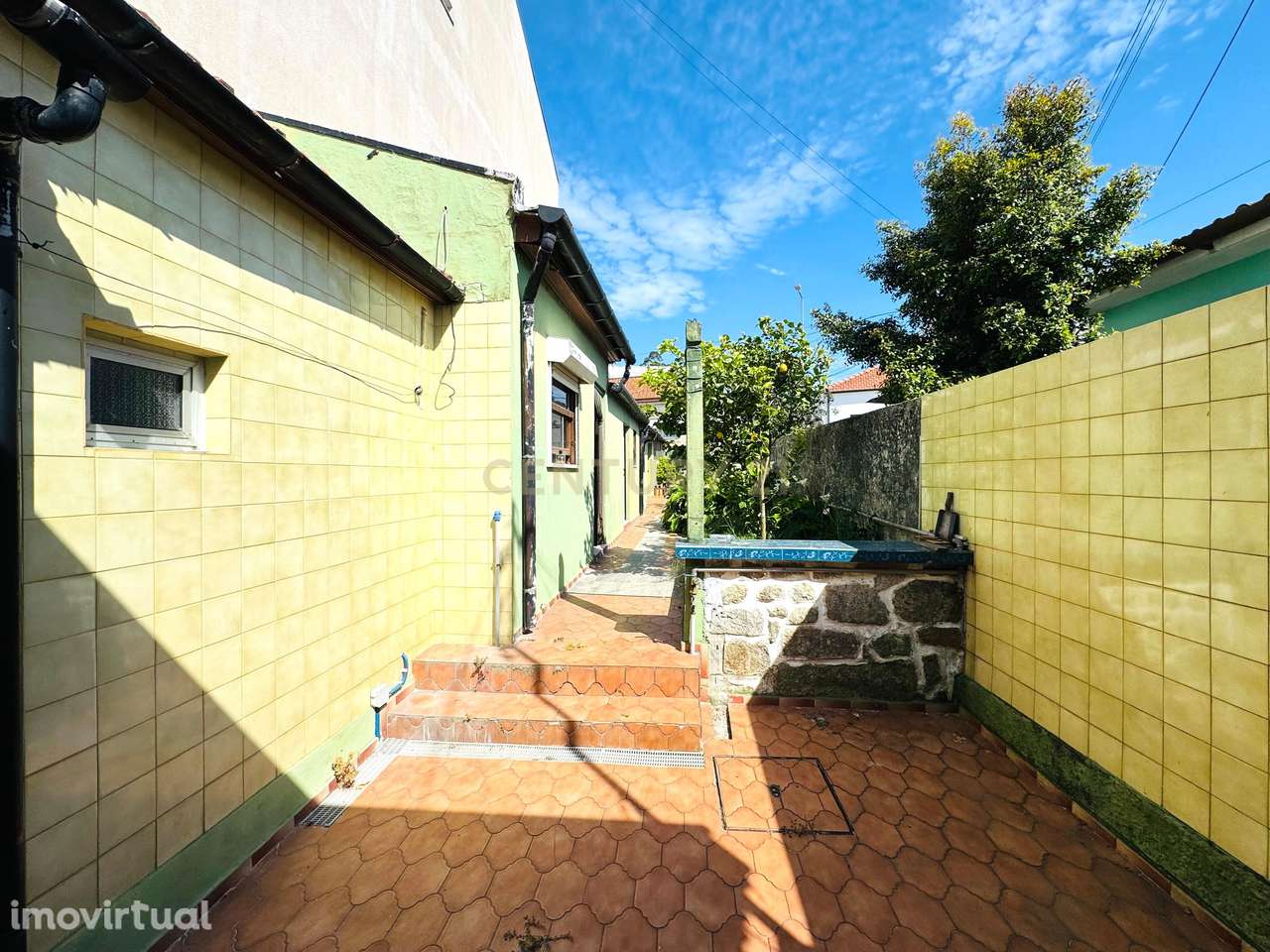 Moradia T2 com Terreno e Anexos a 5min do Norteshoping em Custóias, Ma - Grande imagem: 2/15