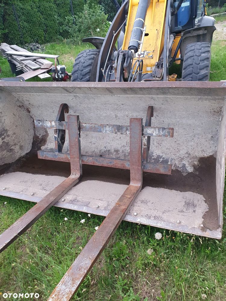 JCB 409 - 4