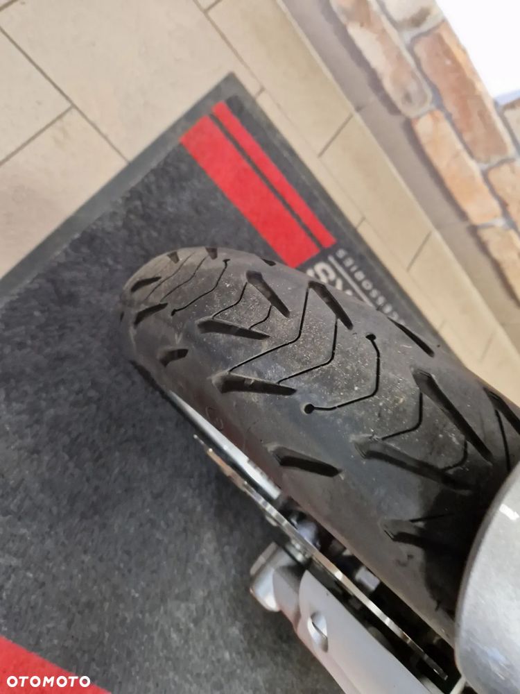 Triumph Thruxton - 11