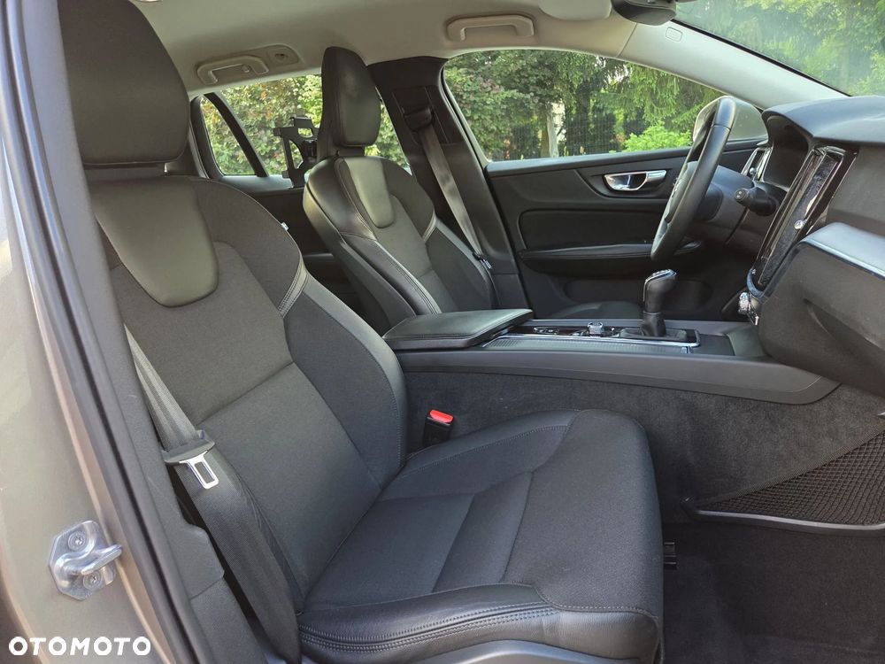 Volvo V60 D3 Momentum Pro - 10