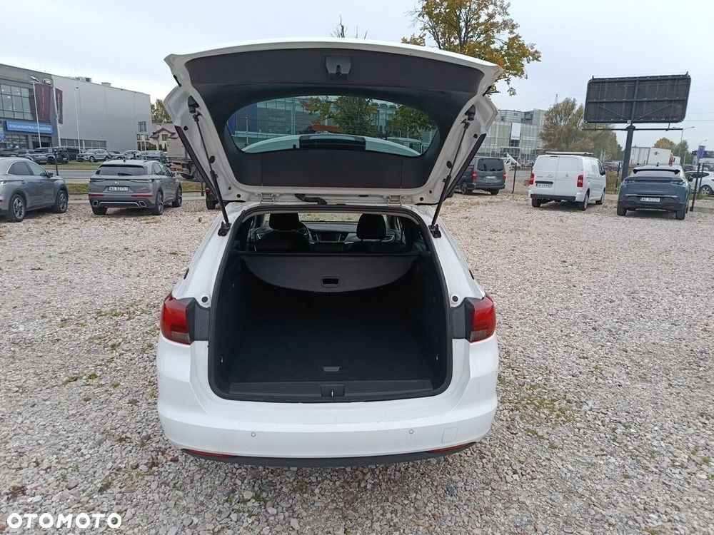 Opel Astra 1.2 T Elegance S&S - 4