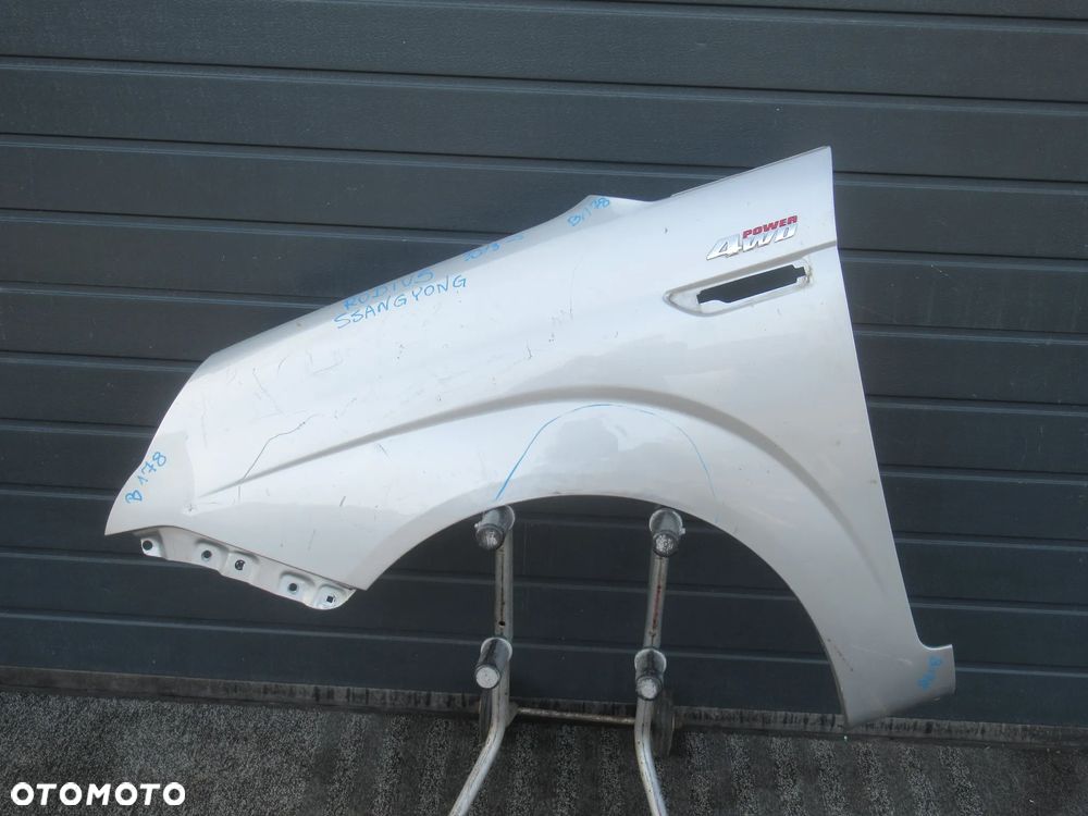 BŁOTNIK PRZEDNI PRZÓD LEWY SSANGYONG RODIUS II 2 2013-2015