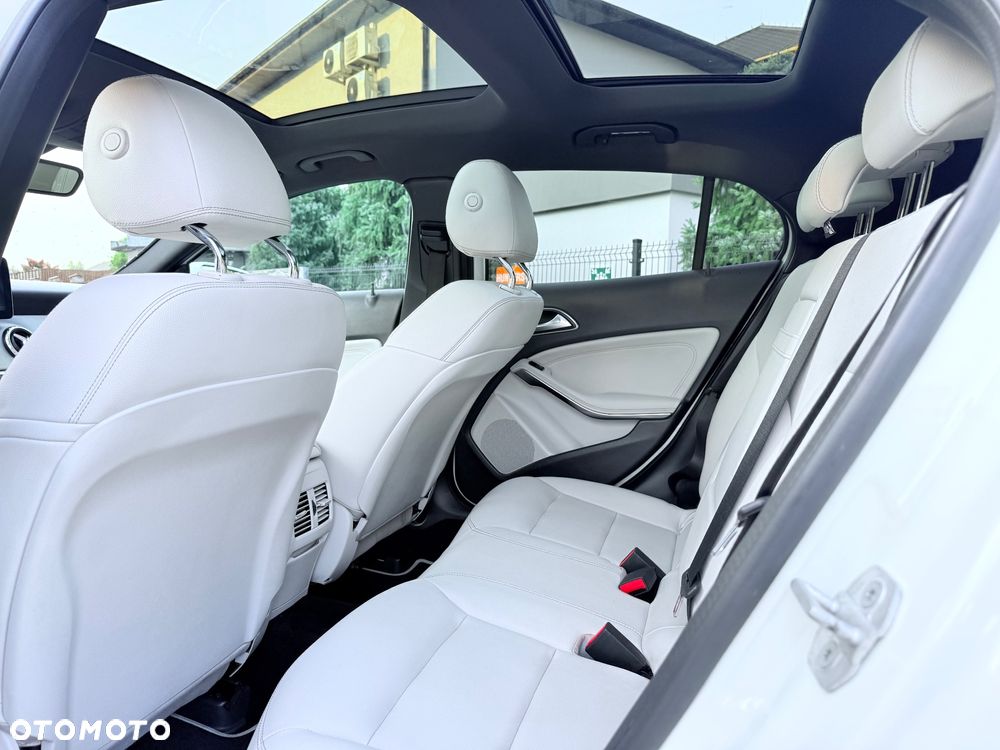 Mercedes-Benz GLA 250 7G-DCT UrbanStyle Edition - 40