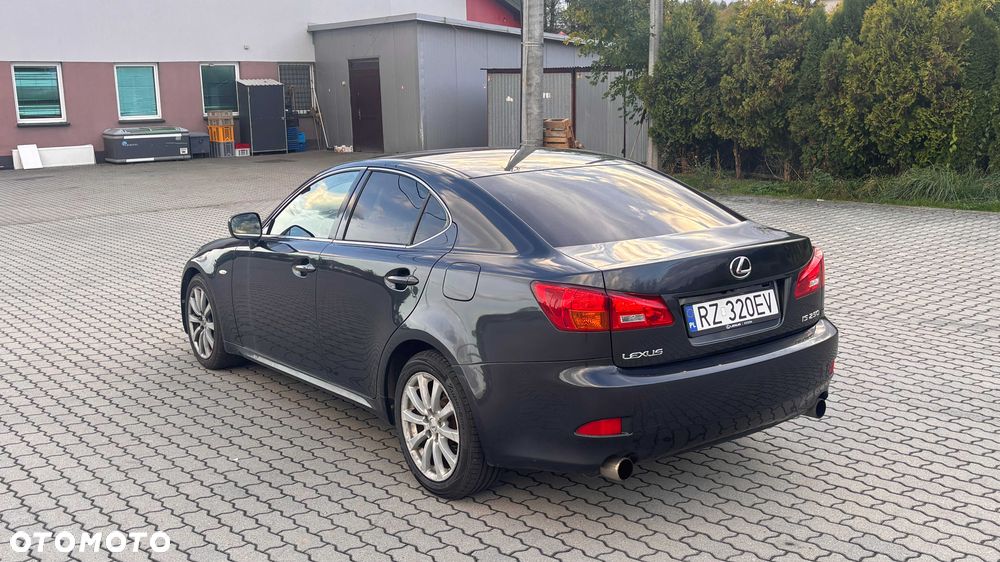 Lexus IS - 4