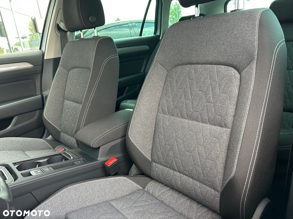 Volkswagen Passat - 12