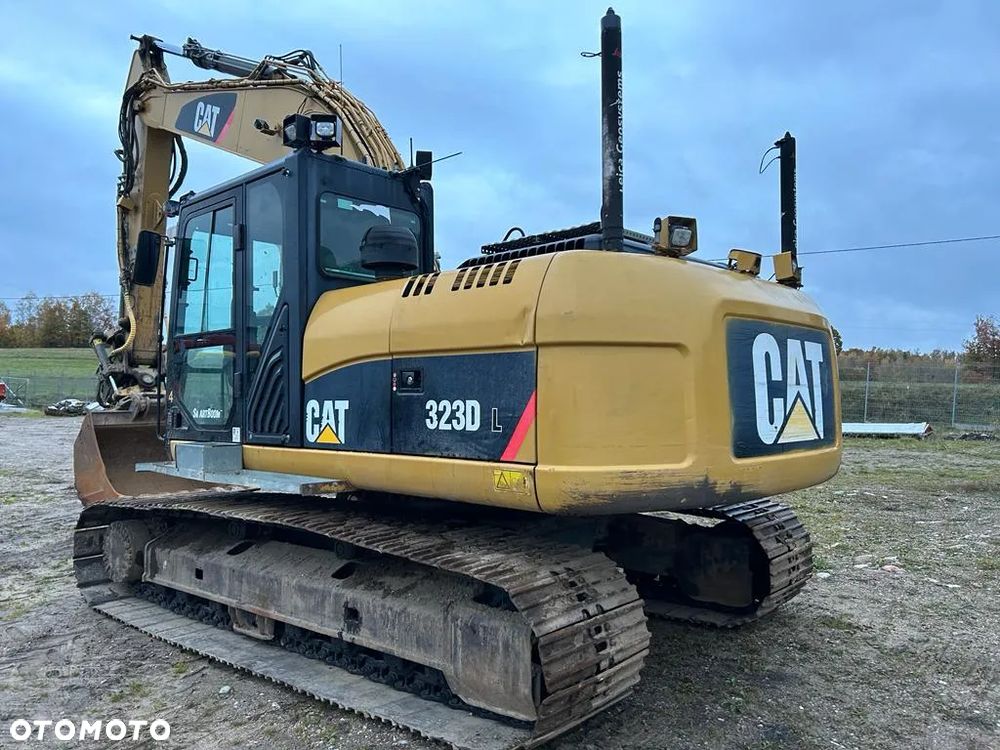 Caterpillar CAT 323D - 3