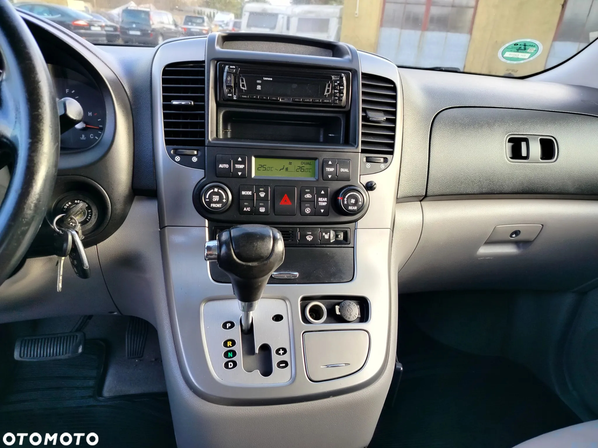 Kia Carnival - 24