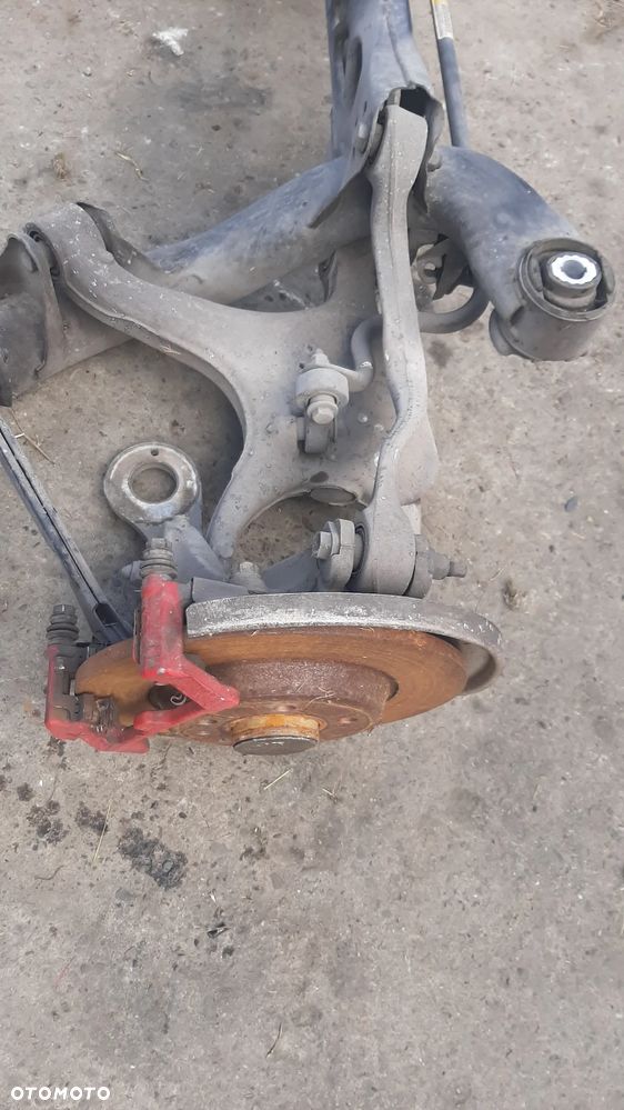 Zwrotnica wahacz tył  Audi A4 B8 kombi prawa przed lift - 1