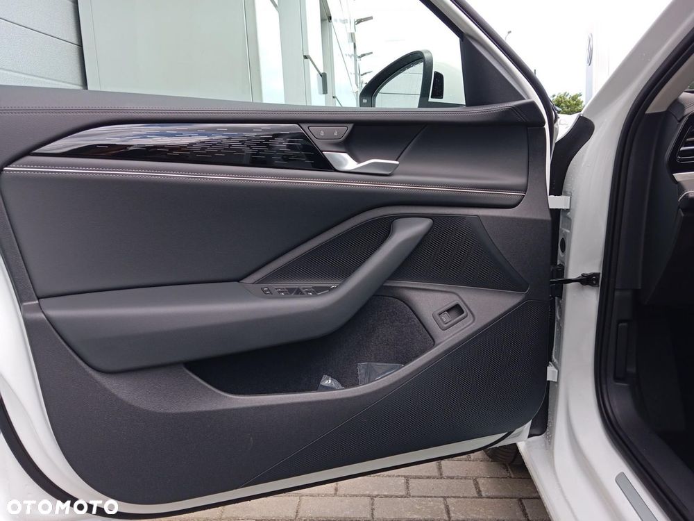 Volkswagen Passat - 12