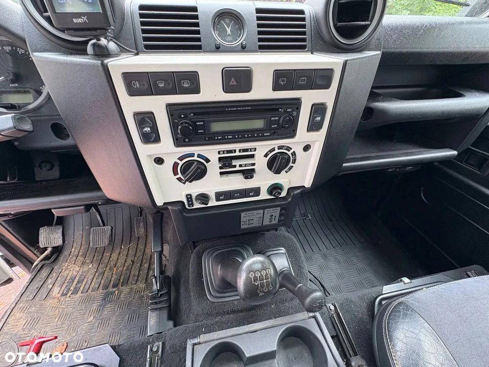 Land Rover Defender 110 SE - 26
