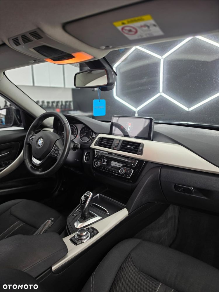 BMW Seria 3 320i - 2