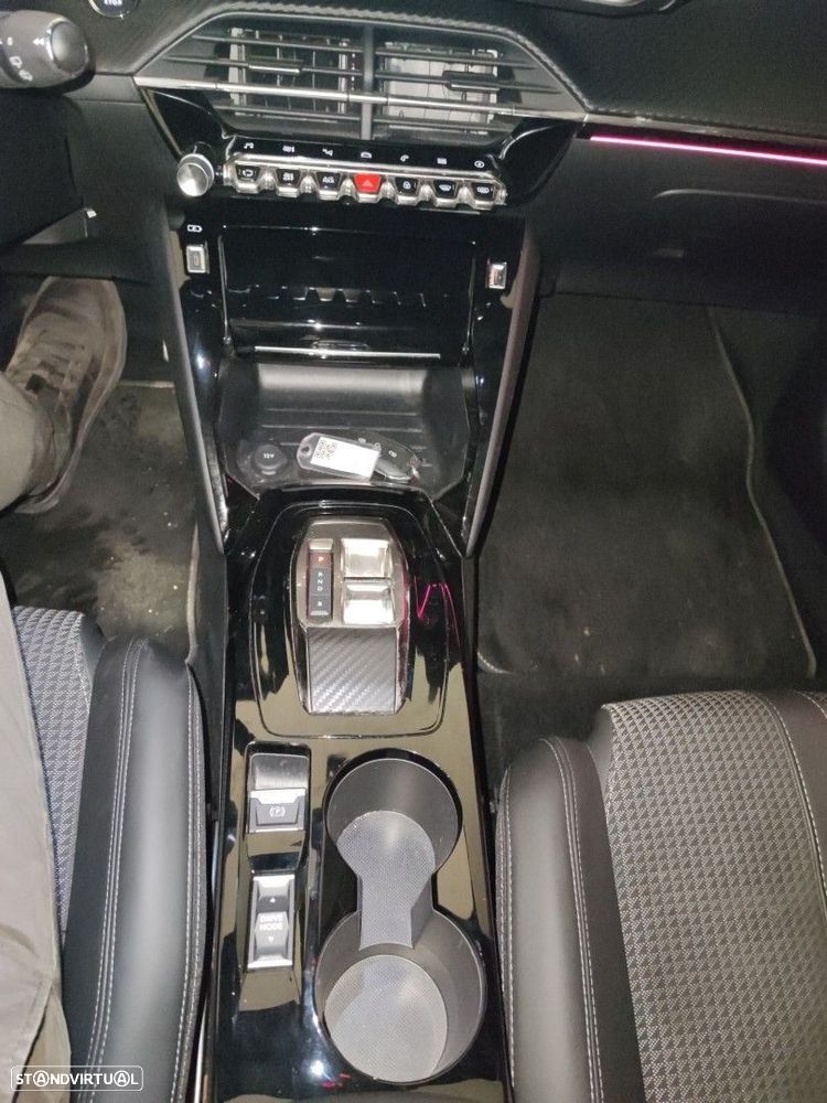 Peugeot e-2008 50 kWh GT - 9