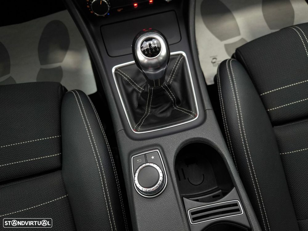 Mercedes-Benz GLA 180 d Urban - 16