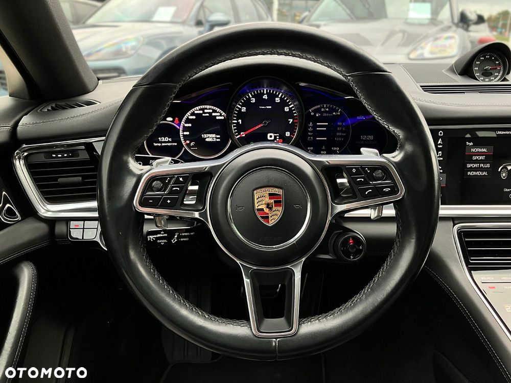 Porsche Panamera - 22