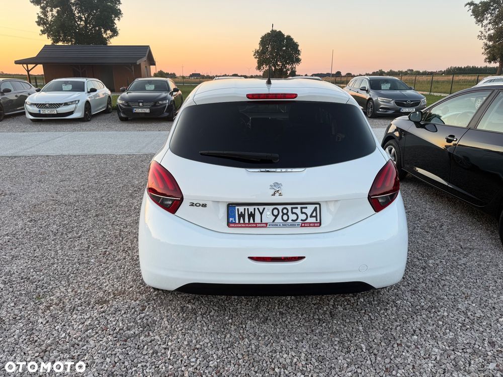 Peugeot 208 - 8