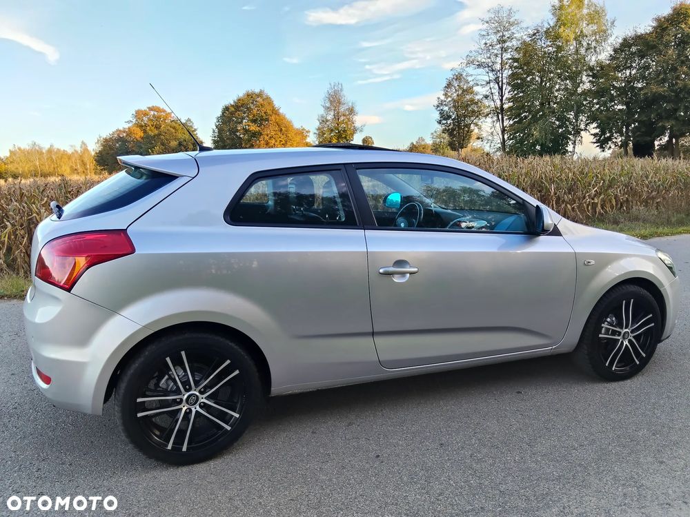 Kia Ceed - 12