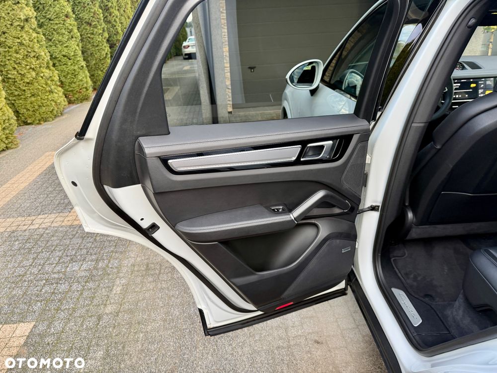 Porsche Cayenne Platinum Edition - 27
