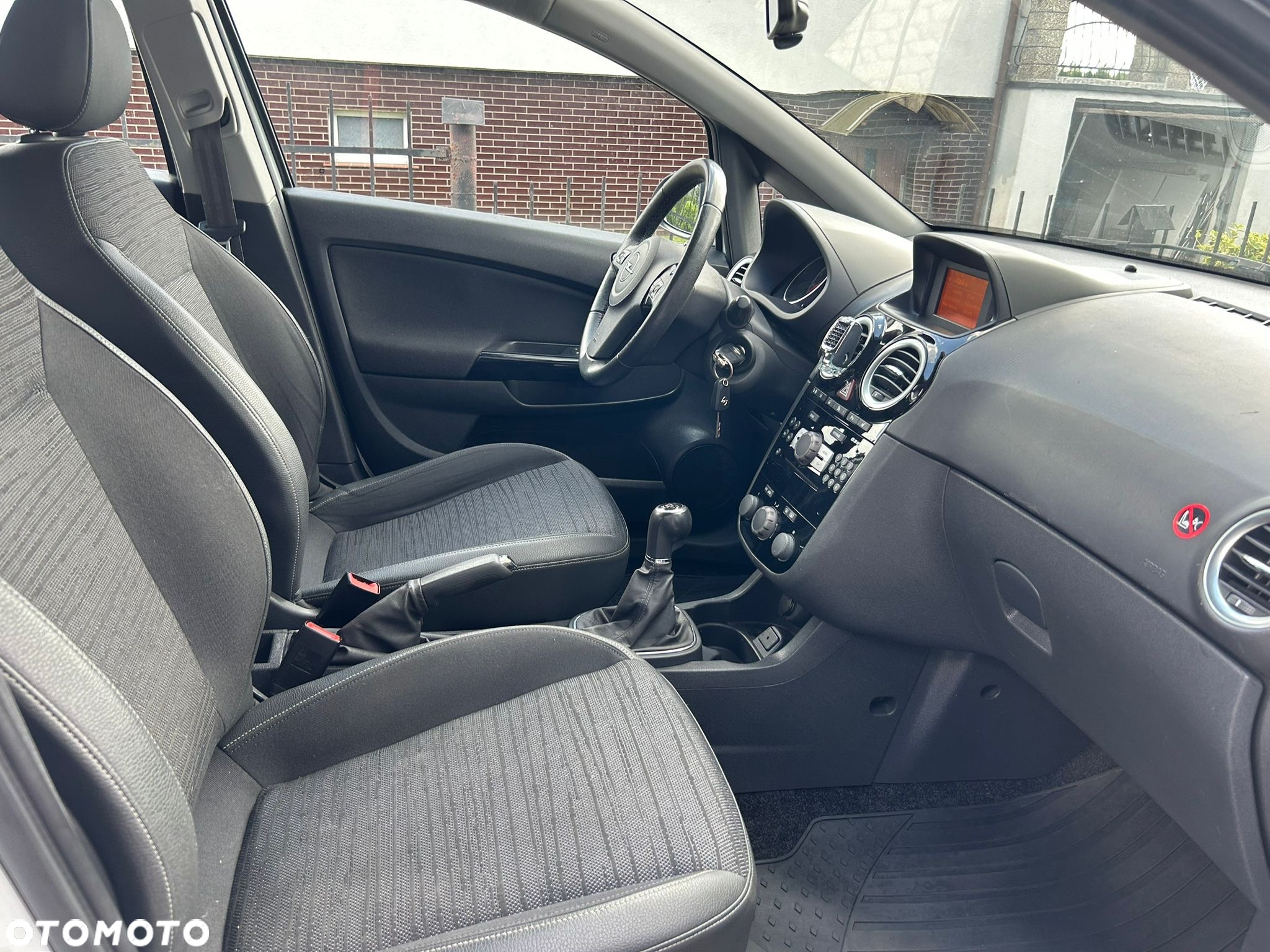 Opel Corsa 1.2 16V Edition / Active - 12
