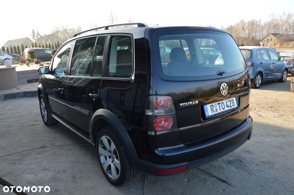 Volkswagen Touran 2.0 TDI DPF Cross - 9