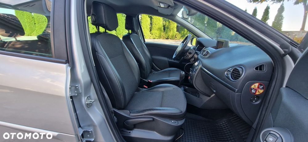 Renault Clio - 24